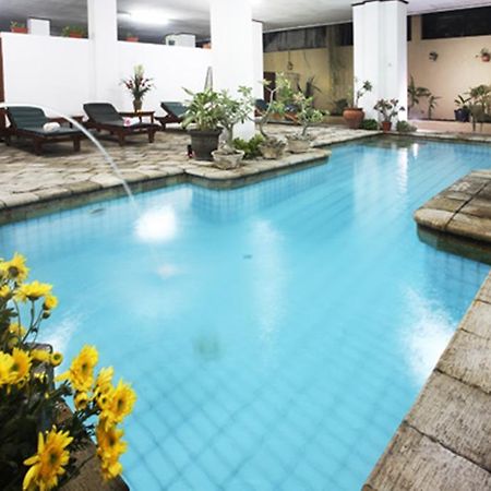 Hotel Ratna Kuta Lombok Buitenkant foto