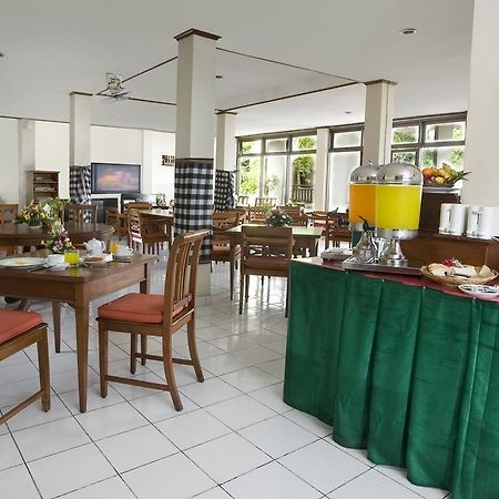 Hotel Ratna Kuta Lombok Buitenkant foto