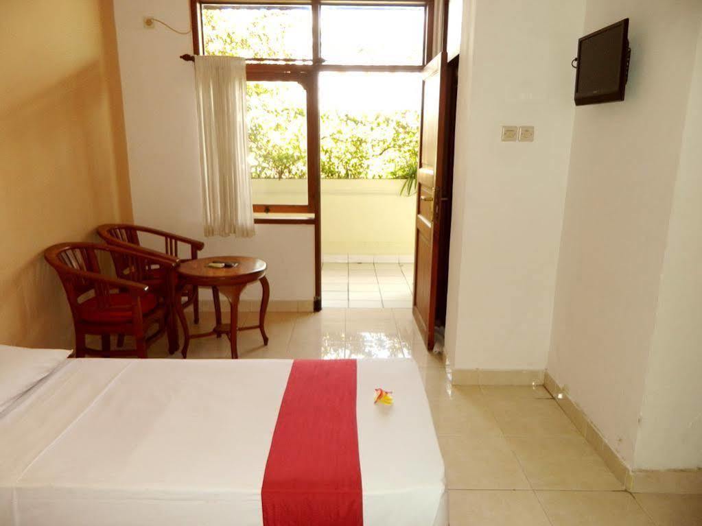 Hotel Ratna Kuta Lombok Buitenkant foto